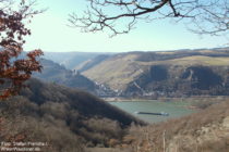 Mittelrhein: Blick auf Bacharach und Burg Stahleck - Foto: Stefan Frerichs / RheinWanderer.de