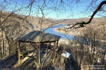 Mosel: Schutzhütte auf der Petrushöhe bei Kattenes - Foto: Stefan Frerichs / RheinWanderer.de