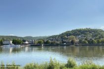 Ahr: Blick von Kripp auf Linz - Foto: Stefan Frerichs / RheinWanderer.de