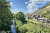 Ahr: Blick auf die Ahr und den Bahnhof Heimersheim - Foto: Stefan Frerichs / RheinWanderer.de