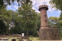 Odenwald: Heiligenbergturm bei Ruine des Sankt-Stephan-Klosters - Foto: Stefan Frerichs / RheinWanderer.de