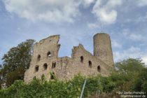 Odenwald: Palas und Bergfried der Strahlenburg bei Schriesheim - Foto: Stefan Frerichs / RheinWanderer.de