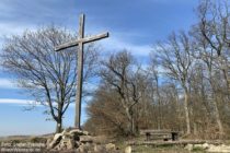 Nahe: Wegkreuz am Langenlonsheimer Wald - Foto: Stefan Frerichs / RheinWanderer.de