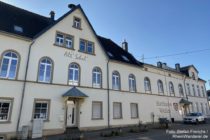 Nahe: Alte Schule und Rathaus in Weiler bei Bingen - Foto: Stefan Frerichs / RheinWanderer.de