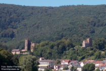 Neckar: Vorder- und Mittelburg von Neckarsteinach - Foto: Stefan Frerichs / RheinWanderer.de