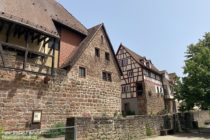 Neckar: Stadtmauer von Eberbach - Foto: Stefan Frerichs / RheinWanderer.de