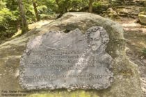 Taunus: Mendelssohn-Gedenkstein bei Eppstein - Foto: Stefan Frerichs / RheinWanderer.de