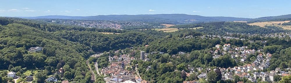 Taunus: Blick auf Eppstein vom Rastplatz am Mendelssohn-Gedenkstein - Foto: Stefan Frerichs / RheinWanderer.de