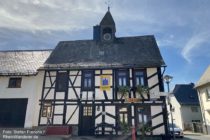 Taunus: Altes Schul- und Rathaus in Treisberg - Foto: Stefan Frerichs / RheinWanderer.de