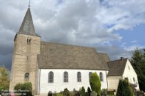 Niederrhein: Alte Sankt-Johannes-Baptist-Kirche in Wyler - Foto: Stefan Frerichs / RheinWanderer.de