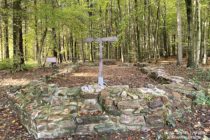 Taunus: Überreste der Antoniuskapelle an der Bürgelplatte - Foto: Stefan Frerichs / RheinWanderer.de