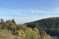 Taunus: Blick über das Rentbachtal in die Rhein-Main-Ebene - Foto: Stefan Frerichs / RheinWanderer.de