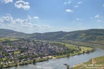 Mosel: Blick auf Pünderich - Foto: Stefan Frerichs / RheinWanderer.de