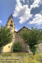 Mittelrhein: Sankt-Petrus-und-Marcelinus-Kirche in Vallendar - Foto: Stefan Frerichs / RheinWanderer.de