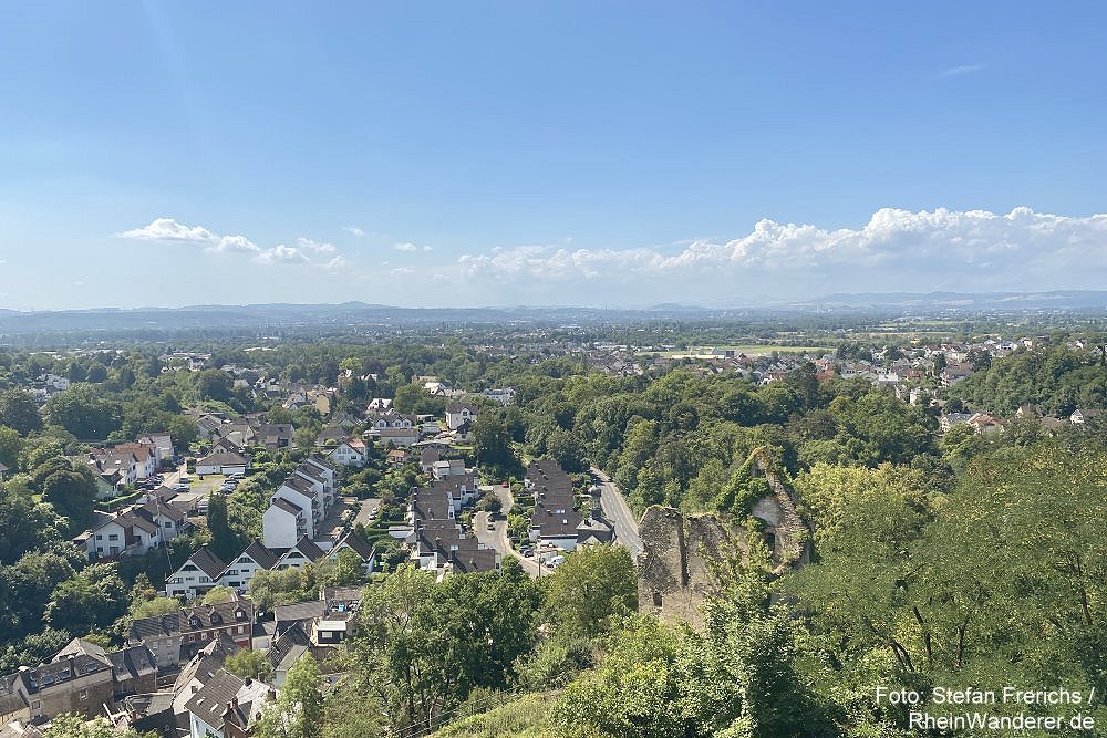 Mittelrhein: Blick von Burg Sayn auf Sayn - Foto: Stefan Frerichs / RheinWanderer.de