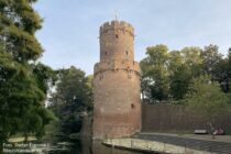 Niederrhein: Pulverturm im Kronenburgerpark in Nijmegen - Foto: Stefan Frerichs / RheinWanderer.de