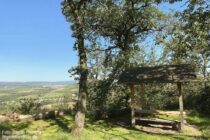 Nahe: Rastplatz am Aussichtspunkt Soonwaldblick - Foto: Stefan Frerichs / RheinWanderer.de