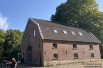 Deltarhein: Alter Kornspeicher am Linge-Ufer bei Hemmen - Foto: Stefan Frerichs / RheinWanderer.de