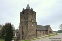 Deltarhein: Reformierte Kirche in Dodewaard - Foto: Stefan Frerichs / RheinWanderer.de