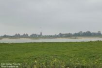 Deltarhein: Blick auf die Waal und Druten - Foto: Stefan Frerichs / RheinWanderer.de