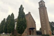 Deltarhein: Reformierte Kirche in Ochten an der Waal - Foto: Stefan Frerichs / RheinWanderer.de