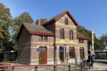 Deltarhein: Gebäude des Bahnhofs Zetten-Andelst - Foto: Stefan Frerichs / RheinWanderer.de