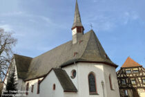 Inselrhein: Sankt-Johannes-der-Täufer-Kirche in Niederwalluf im Rheingau - Foto: Stefan Frerichs / RheinWanderer.de