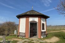 Inselrhein: Weinberghäuschen Wilhelmshöhe auf dem Sonnenberg bei Eltville - Foto: Stefan Frerichs / RheinWanderer.de