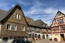 Inselrhein: Altes Rathaus in Eltville-Hattenheim im Rheingau - Foto: Stefan Frerichs / RheinWanderer.de