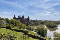 Main: Blick vom Pompejanum auf Aschaffenburg mit Schloss Johannisburg - Foto: Stefan Frerichs / RheinWanderer.de