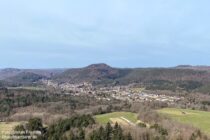 Pfälzerwald: Blick von Burgruine Gräfenstein auf Merzalben - Foto: Stefan Frerichs / RheinWanderer.de