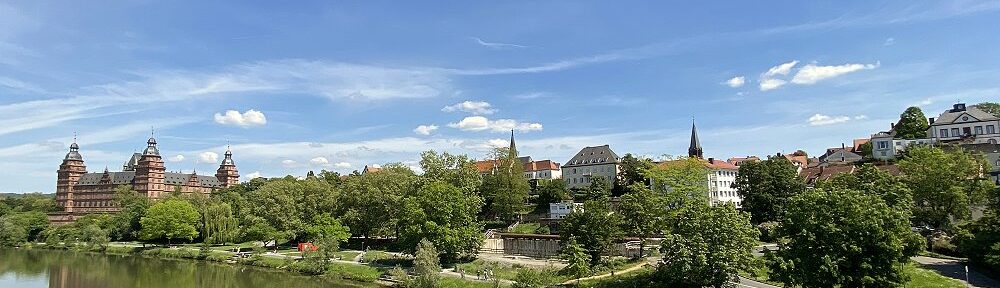 Main: Blick von der Willigisbrücke mainabwärts auf Aschaffenburg - Foto: Stefan Frerichs / RheinWanderer.de