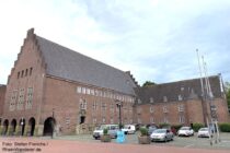 Niederrhein: Rathaus von Emmerich - Foto: Stefan Frerichs / RheinWanderer.de