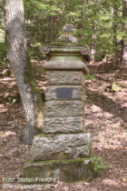 Main: Königsdenkmal von 1912 am Maria-Hilf-Weg - Foto: Stefan Frerichs / RheinWanderer.de