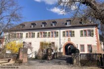 Spessart: Eingang von Schloss Rothenbuch - Foto: Stefan Frerichs / RheinWanderer.de