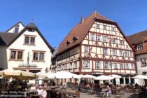 Main: Fachwerkhäuser am unteren Marktplatz in Lohr - Foto: Stefan Frerichs / RheinWanderer.de