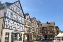 Main: Fachwerkhäuser an der Hauptstraße in Lohr - Foto: Stefan Frerichs / RheinWanderer.de
