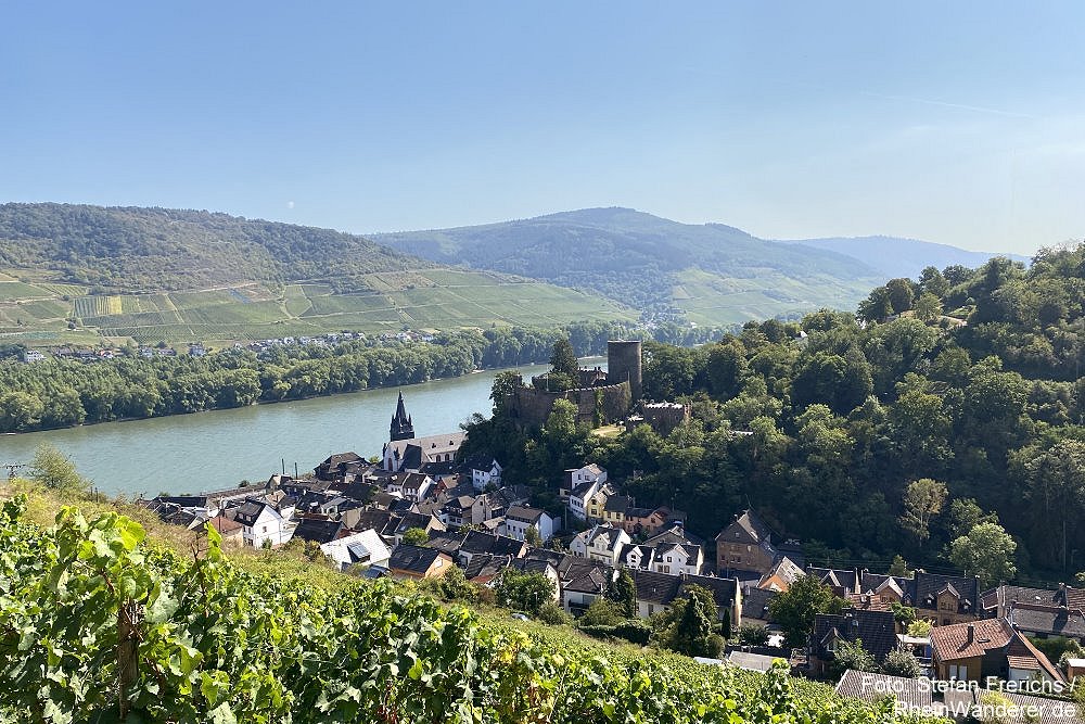 Mittelrhein: Blick auf Niederheimbach und die Heimburg - Foto: Stefan Frerichs / RheinWanderer.de