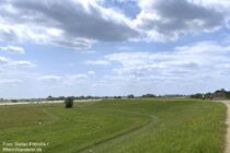 Deltarhein: Blick vom Waaldeich bei Ochten - Foto: Stefan Frerichs / RheinWanderer.de