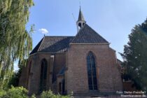 Deltarhein: Protestantische Kirche in Wamel - Foto: Stefan Frerichs / RheinWanderer.de