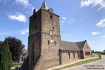 Deltarhein: Reformierte Kirche in Dodewaard - Foto: Stefan Frerichs / RheinWanderer.de