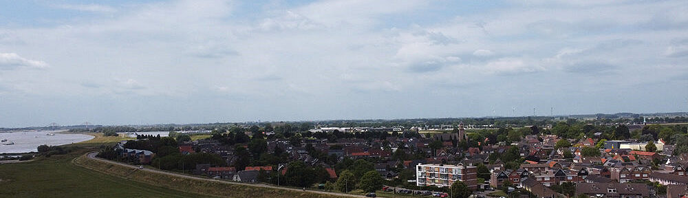 Deltarhein: Blick auf Ochten an der Waal - Foto: Stefan Frerichs / RheinWanderer.de