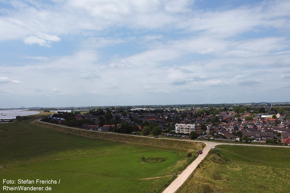 Deltarhein: Blick auf Ochten an der Waal - Foto: Stefan Frerichs / RheinWanderer.de