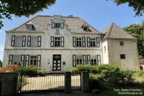 Niederrhein: Stiftsgebäude von 1667 in Hochelten - Foto: Stefan Frerichs / RheinWanderer.de