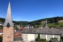 Spessart: Bergseite der Wallfahrtskirche Hessenthal - Foto: Stefan Frerichs / RheinWanderer.de