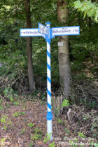 Spessart: Eiserner Wegweiser - Foto: Stefan Frerichs / RheinWanderer.de