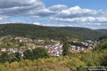 Spessart: Blick von Süden auf Waldaschaff - Foto: Stefan Frerichs / RheinWanderer.de