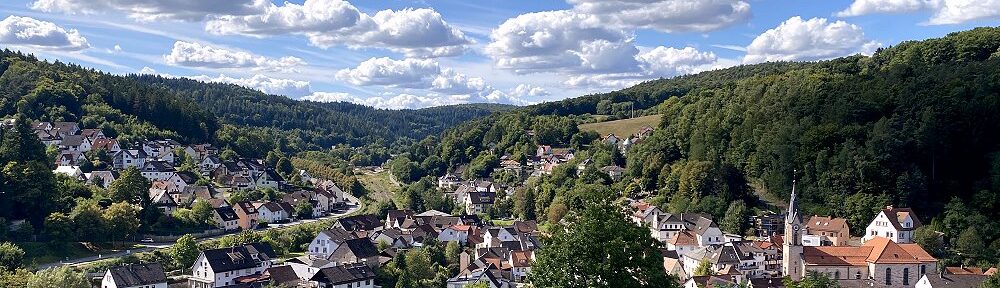 Spessart: Blick auf Heigenbrücken - Foto: Stefan Frerichs / RheinWanderer.de