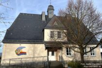 Mittelrhein: Alte Schule von 1912 in Patersberg - Foto: Stefan Frerichs / RheinWanderer.de