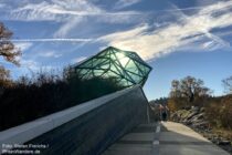 Mittelrhein: Strahlenweg zur Loreleyfelsenspitze mit Mythoshalle - Foto: Stefan Frerichs / RheinWanderer.de
